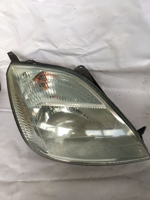 Lampy PRZÓD lewa prawa FORD FIESTA MK6 2002 / 2005 ADAX Koźle